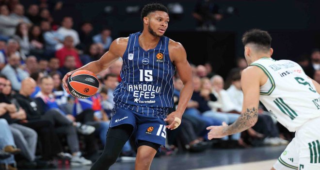 Anadolu Efes evinde Panathianikos'a kaybetti