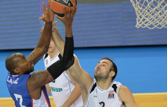 Anadolu Efes, Novgorod'a kaybetti