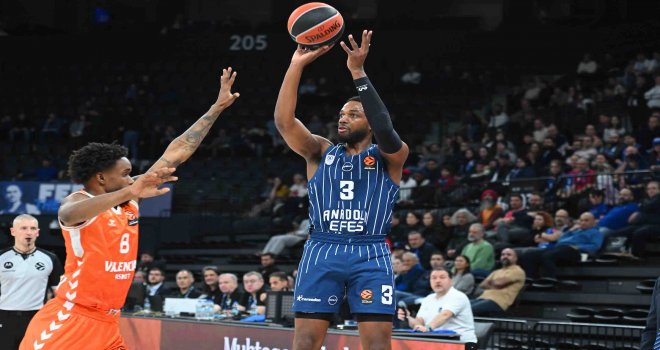 Anadolu Efes, Valencia ile kendine geldi