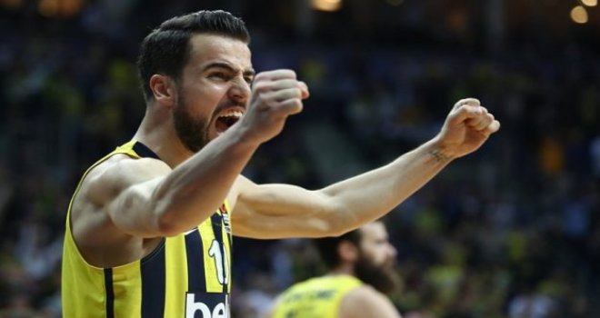 Fenerbahçe Beko, kaptanıyla uzattı