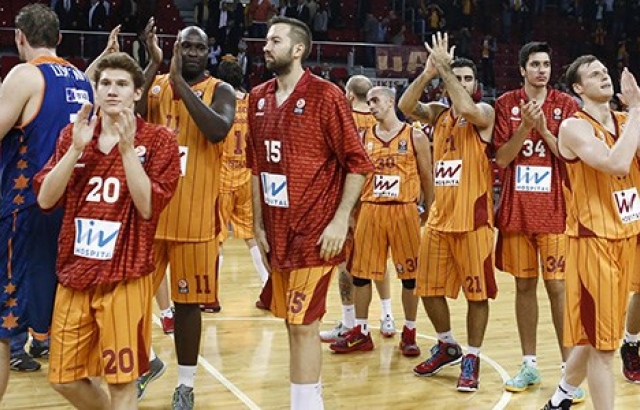 Galatasaray, Pire'de galibiyet arıyor
