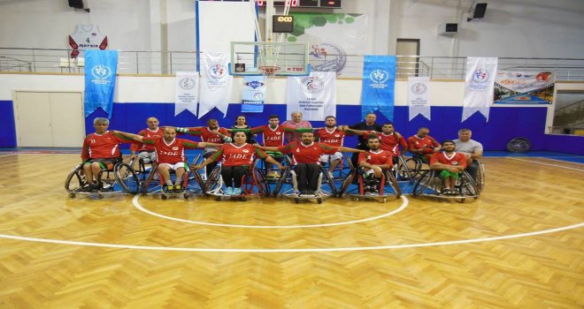 İzmir Üniversitesi Karşıyaka Engelliler 1. Lig’de