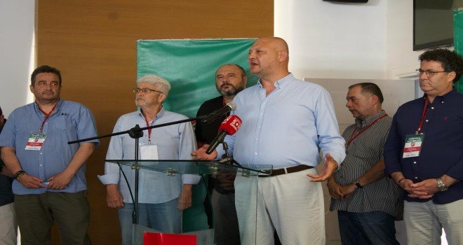 Karşıyaka'da Başkan Aygün Cicibaş istifa etti