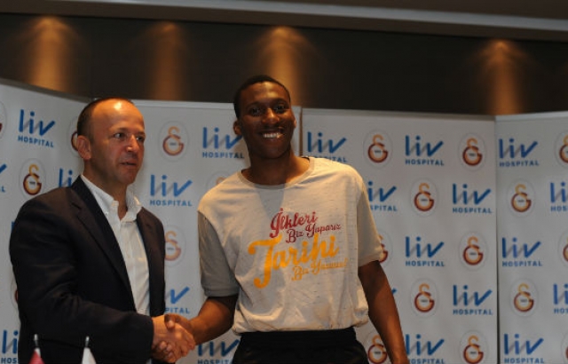 Nolan Smith Galatasaray'a resmi imzayı attı