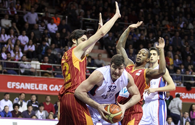 Son yarı finalist Anadolu Efes