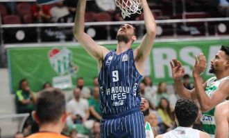 Anadolu Efes Bursa'da çok rahat...