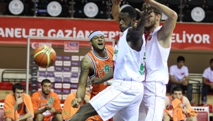 Banvit'e sahayı dar eden Pınar Karşıyaka yarı finalde