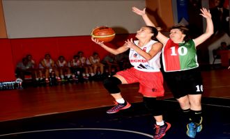 Becker 35 Albatros'tan Karşıyaka Belediyespor'a 49 fark!..