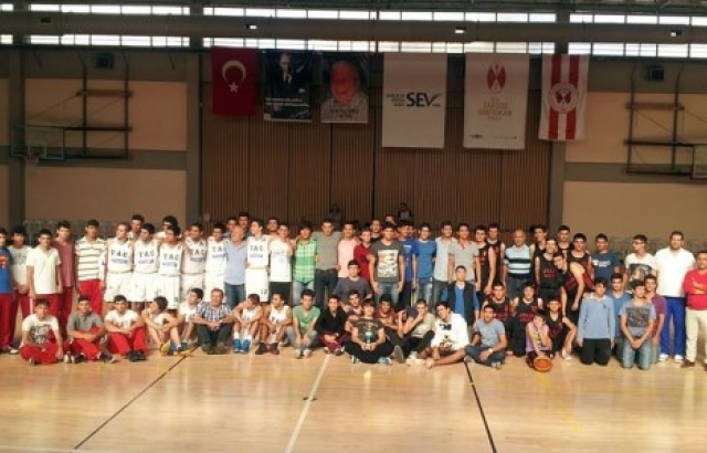 Tarsus Amerikan Koleji'nden Op. Dr. Ertan Dumanlı anısına turnuva