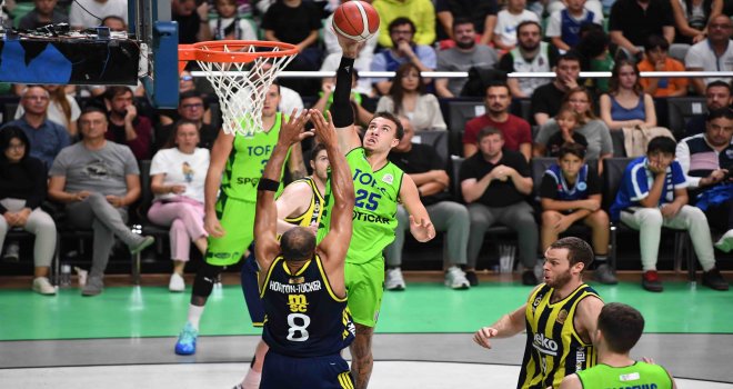 TOFAŞ ilk hafta Fenerbahçe Beko'yu devirdi